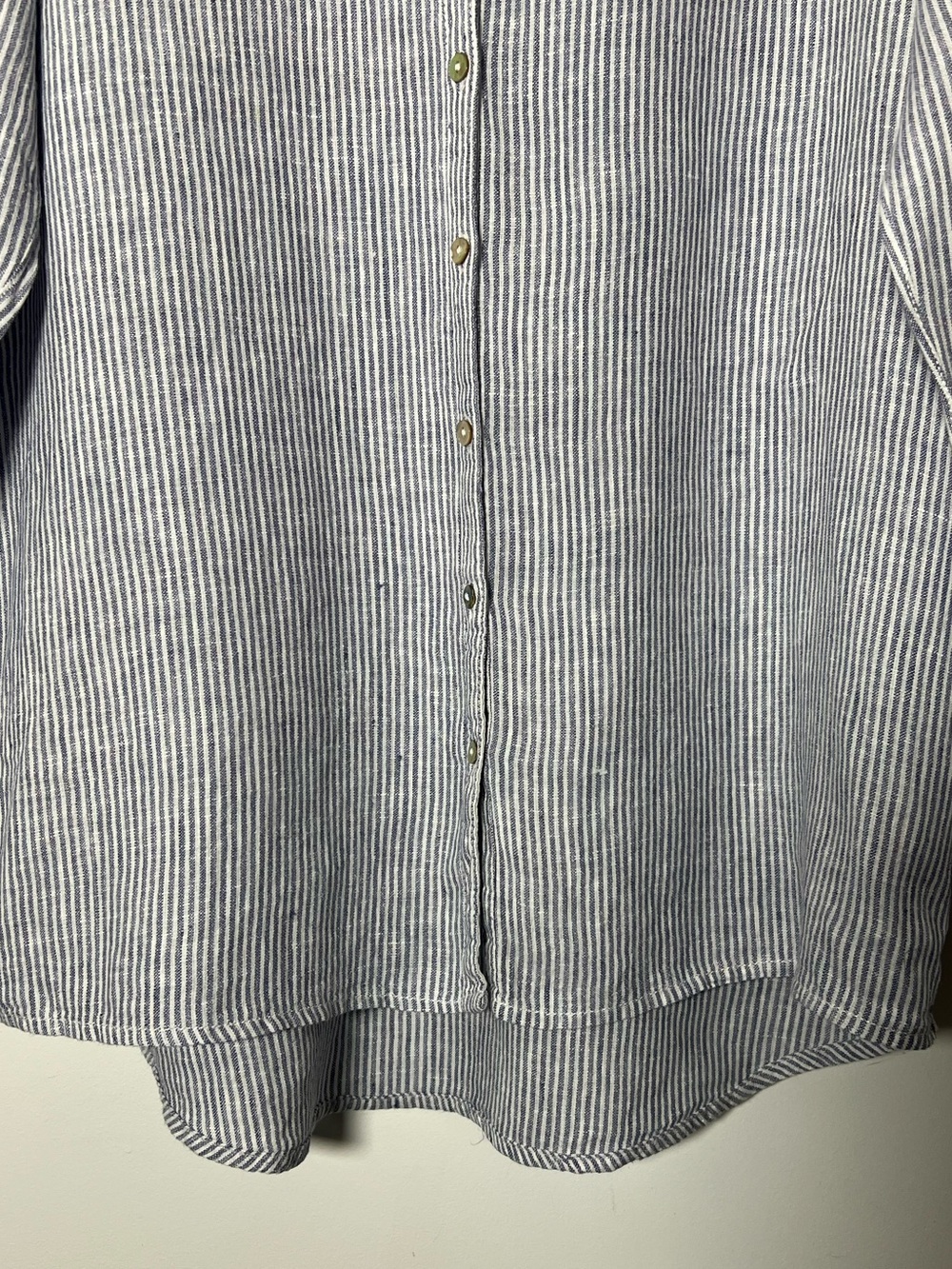 Tahari 100% Linen Classic Navy & White Vertical Stripe Button-Down Shirt Coastal - Picture 10 of 12